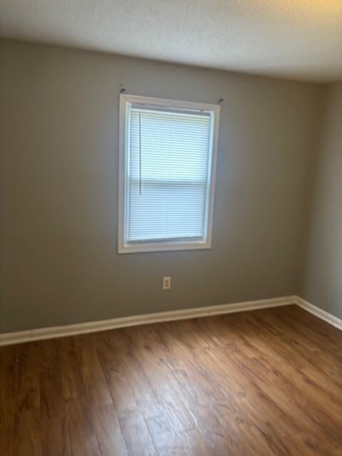 THE OAKS AT PINE VALLEY APARTMENTS - Photo 5 of 33