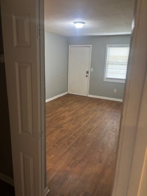 THE OAKS AT PINE VALLEY APARTMENTS - Photo 7 of 33