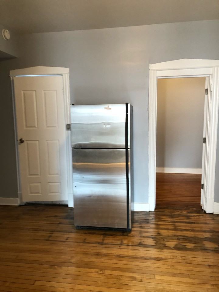 1714 W 46th St - Photo 4 of 10