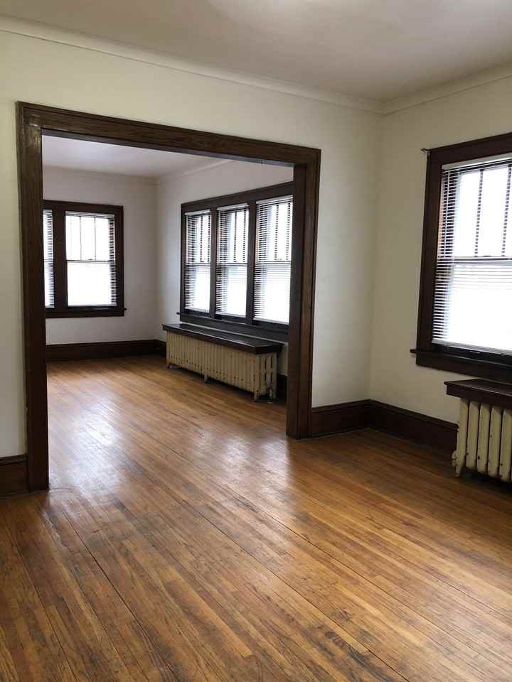 Elliot Ave. S. (3952-3954) - Photo 2 of 17