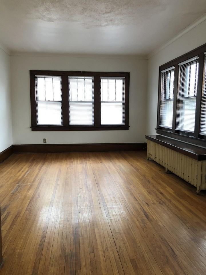 Elliot Ave. S. (3952-3954) - Photo 3 of 17