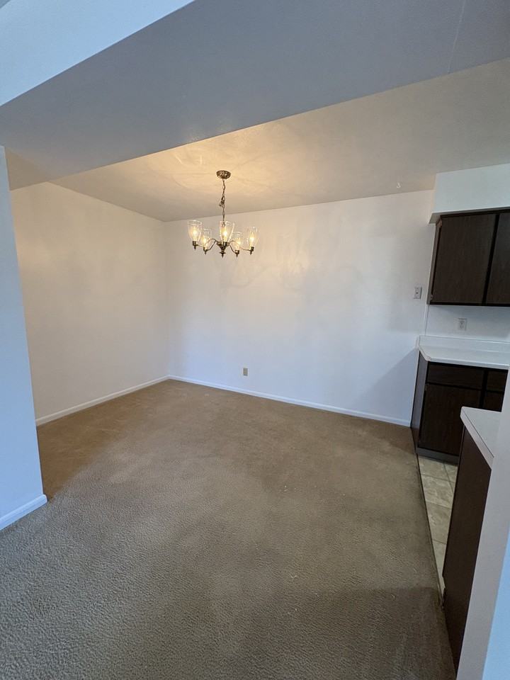 8 Griffin Court - Photo 3 of 10