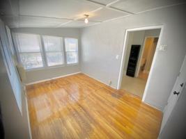 featured image of 725 E 5th St