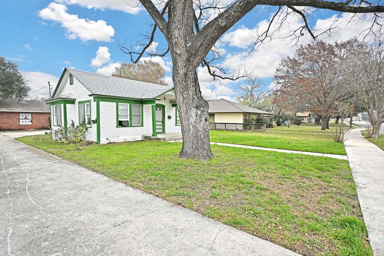 968 East Cedar Street #100 - Photo 2 of 36