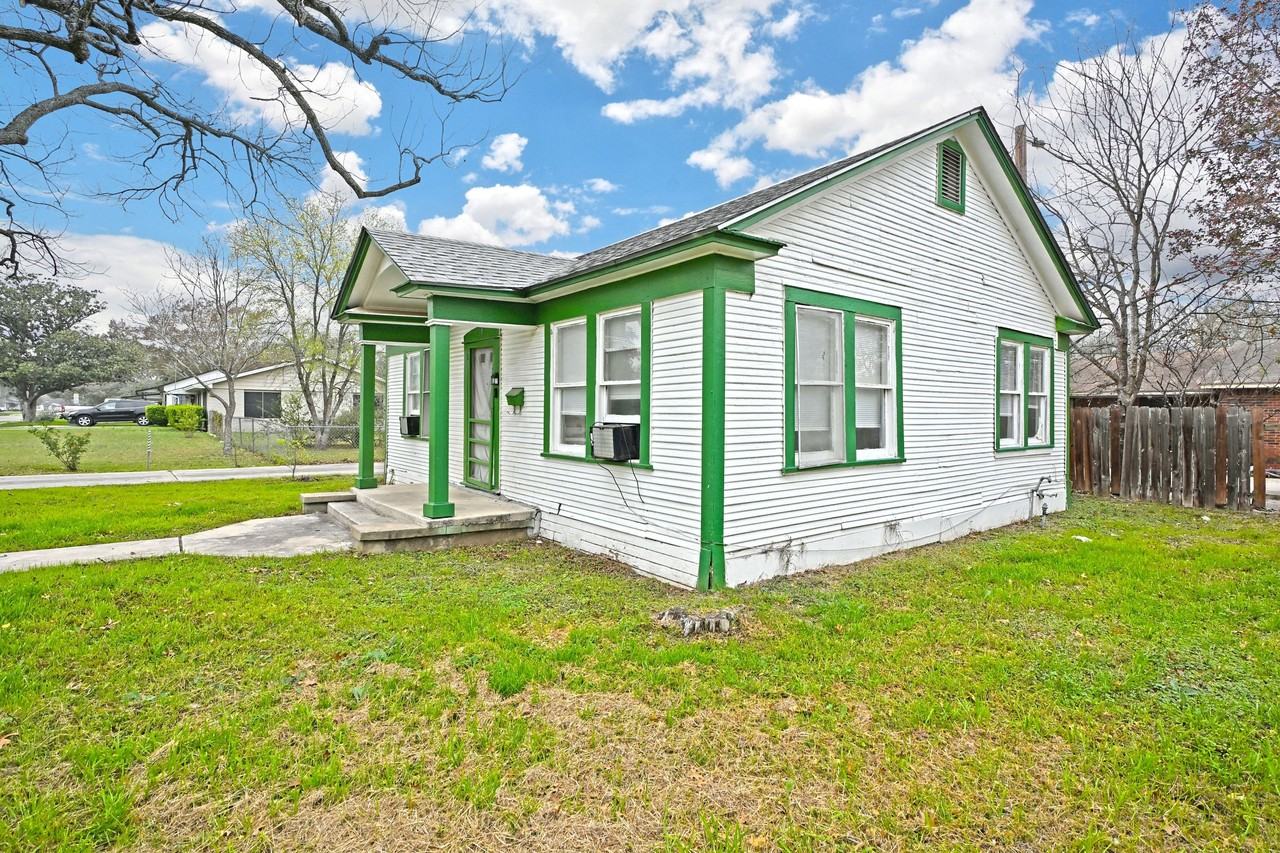 968 East Cedar Street #100 - Photo 3 of 36