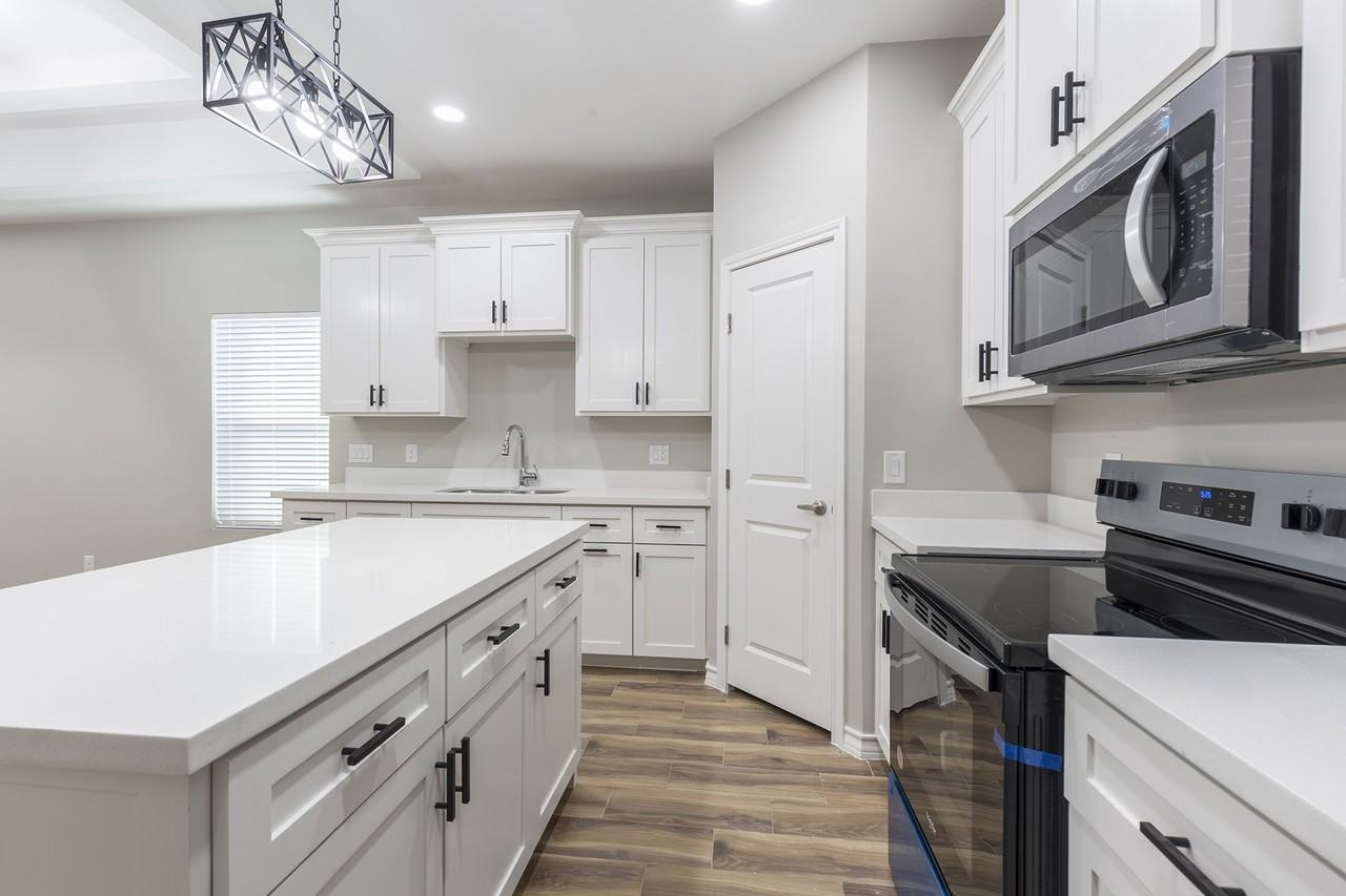 820 East Cedar Avenue - Photo 4 of 18