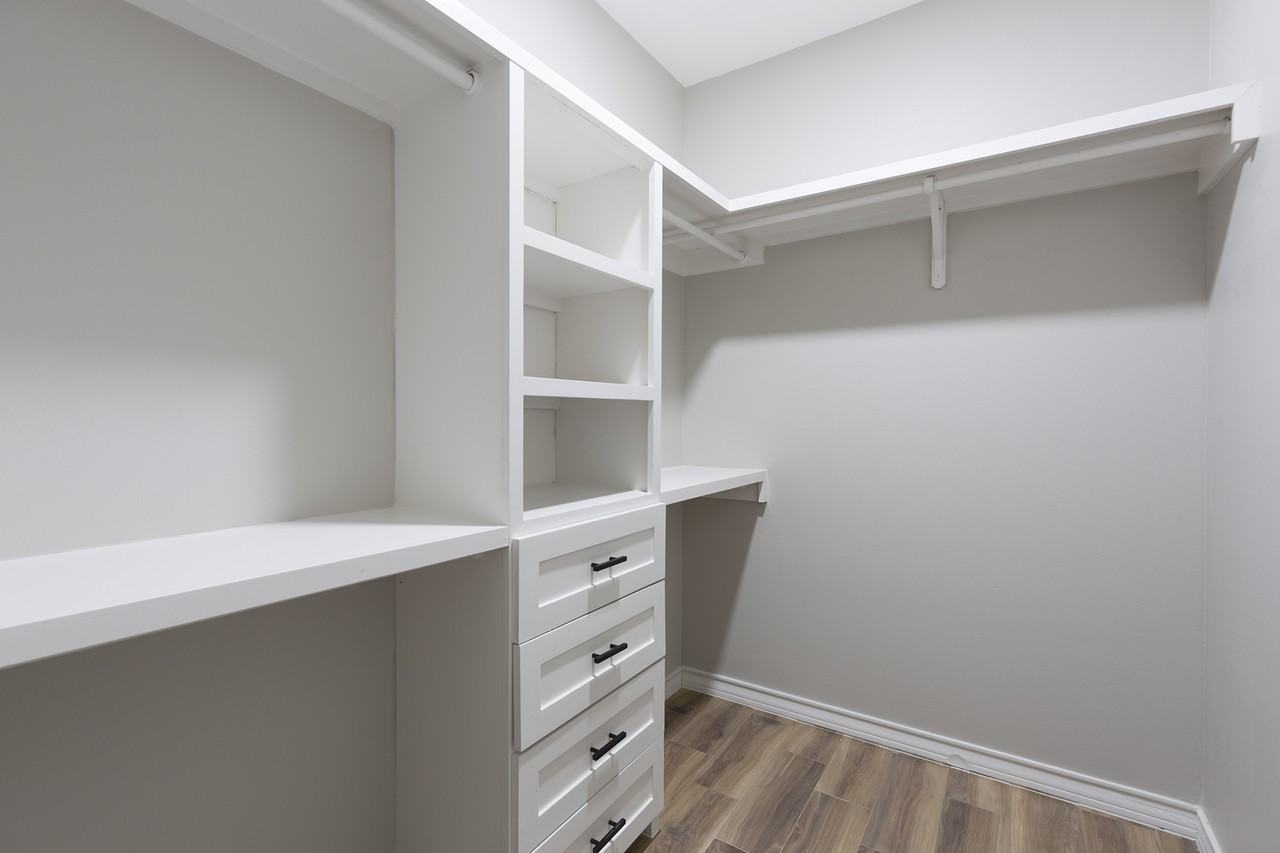 820 East Cedar Avenue - Photo 7 of 18