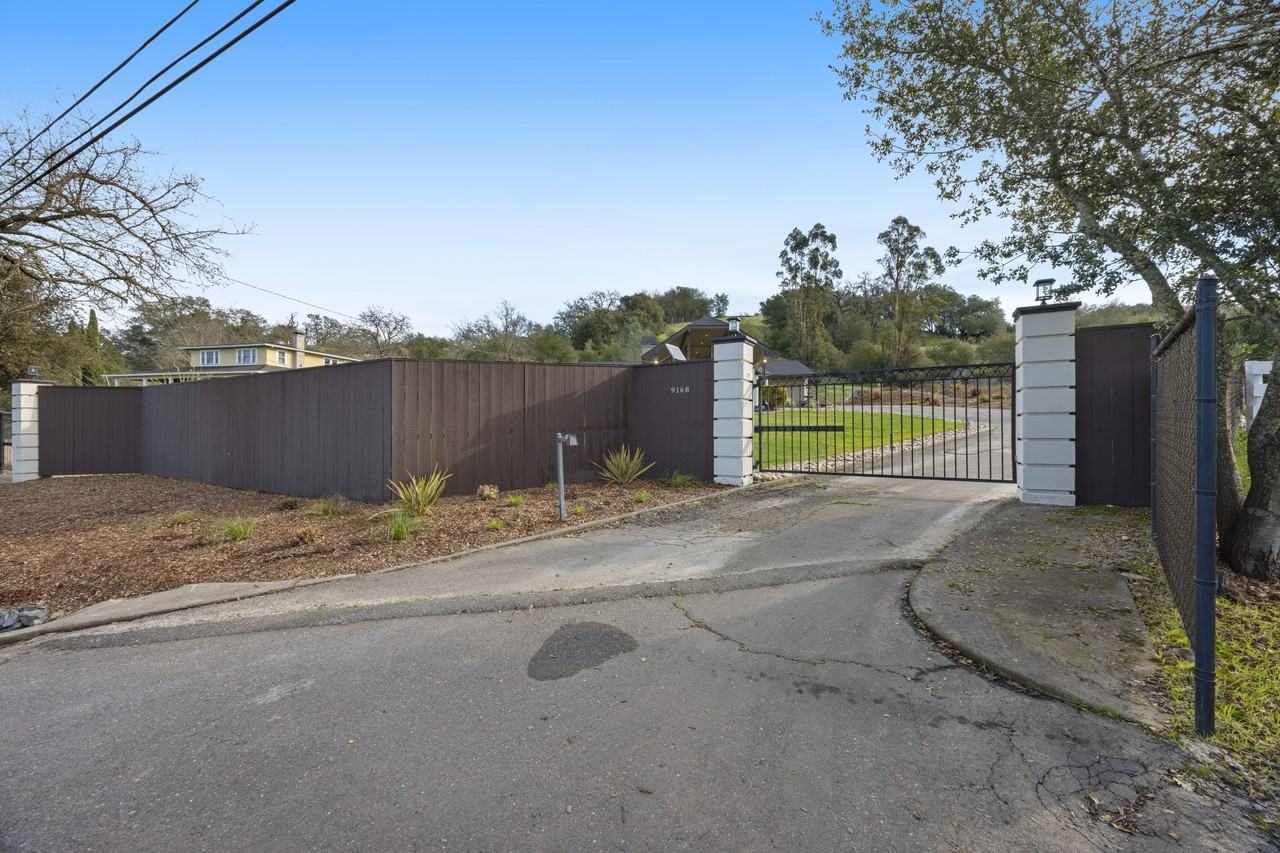 9168 Eastside Rd #1 - Photo 4 of 50