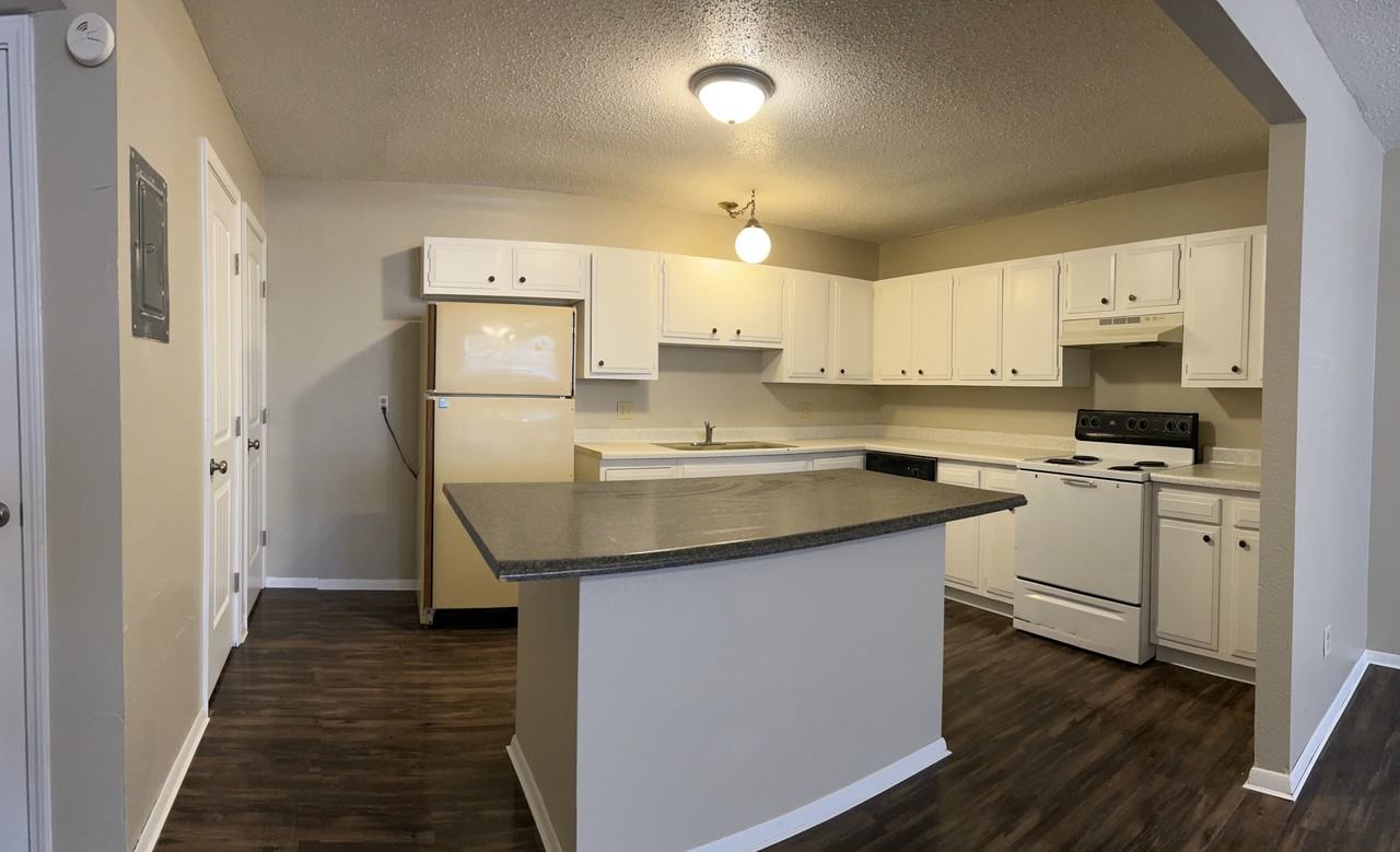 1601 Cameo St #C - Photo 3 of 9