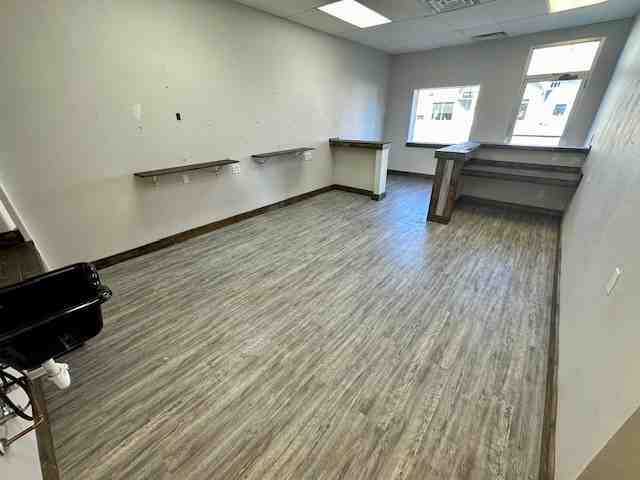 105 N Cascade - Photo 3 of 28