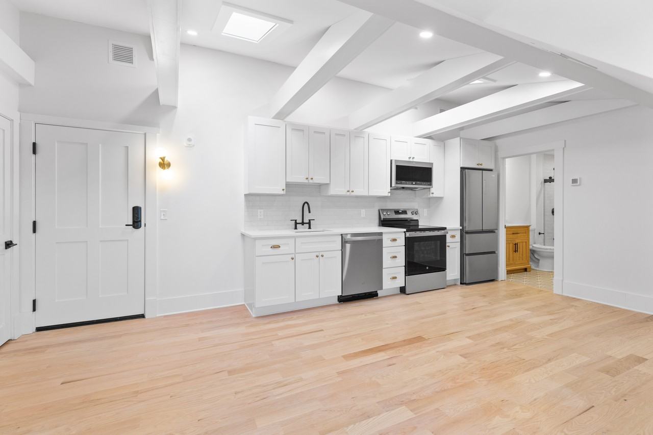 180 George M Cohan Boulevard - Photo 2 of 11