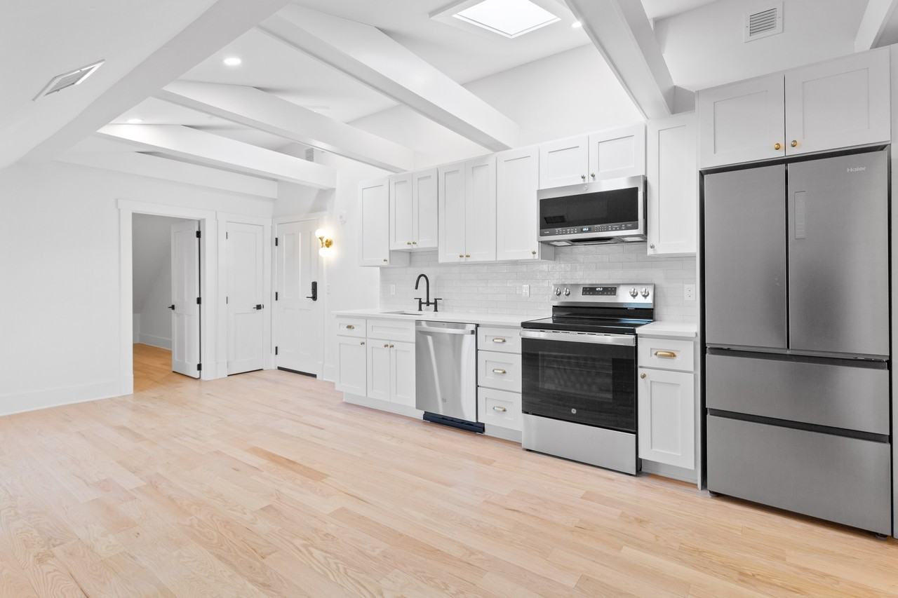 180 George M Cohan Boulevard - Photo 3 of 11