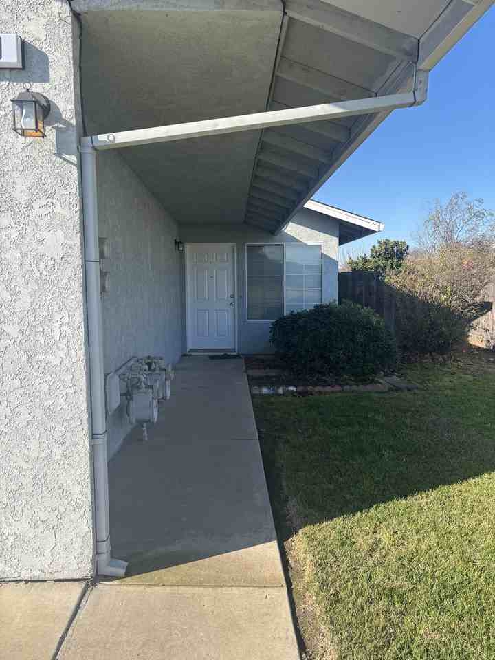 230 Ventanas Avenue - Photo 4 of 20