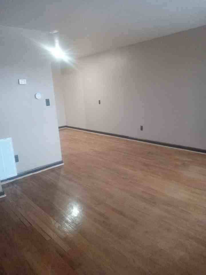 16623 Schaefer Highway - Photo 2 of 10