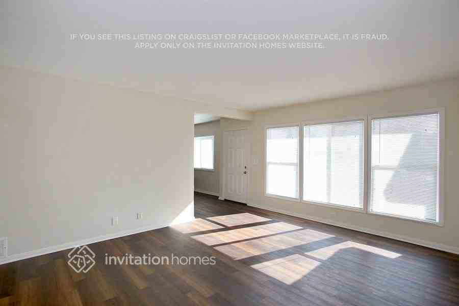 10782 Rose St - Photo 3 of 19