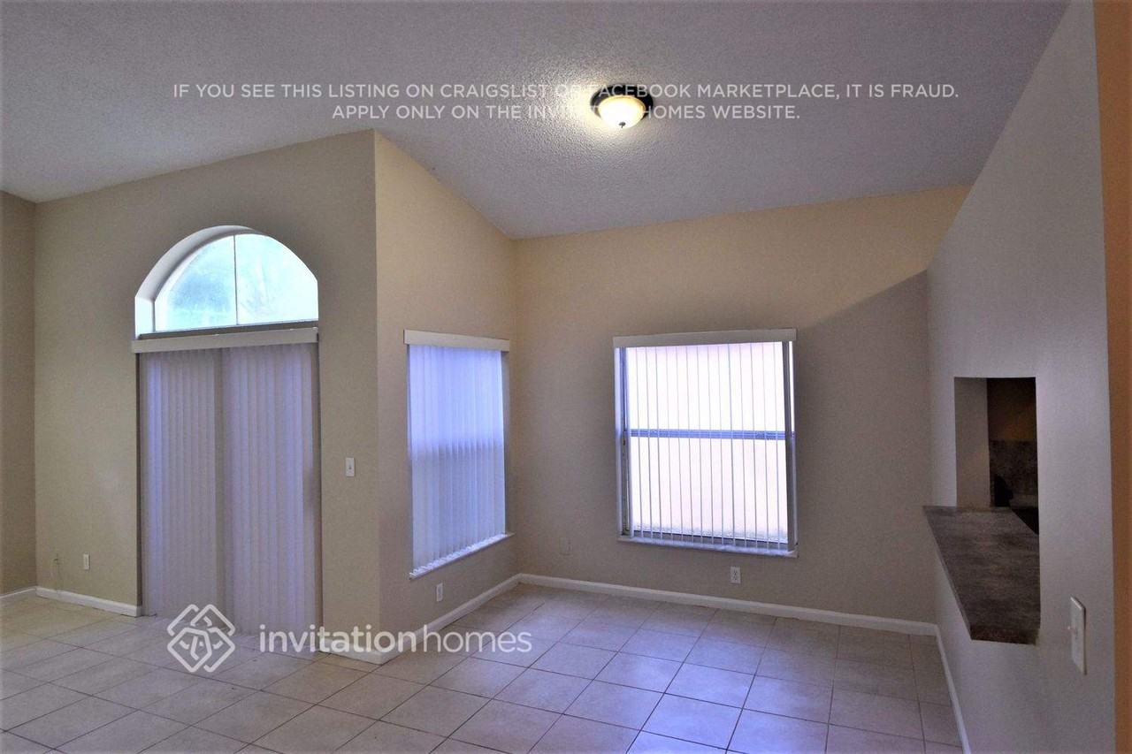 10890 Nw 46th Dr - Photo 4 of 11