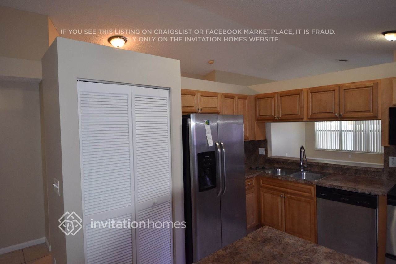 10890 Nw 46th Dr - Photo 5 of 11