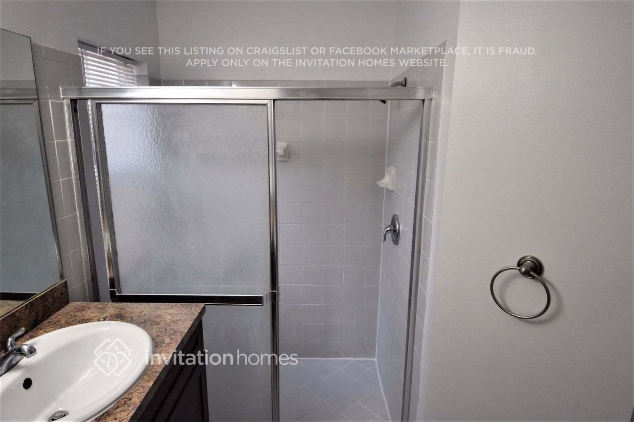 10890 Nw 46th Dr - Photo 7 of 11