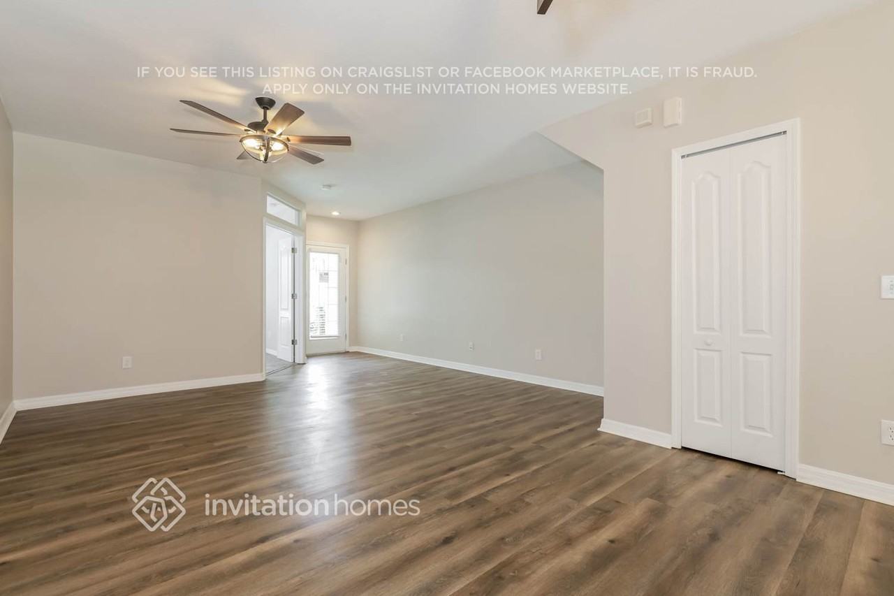 15792 Fishhawk Falls Dr - Photo 2 of 16