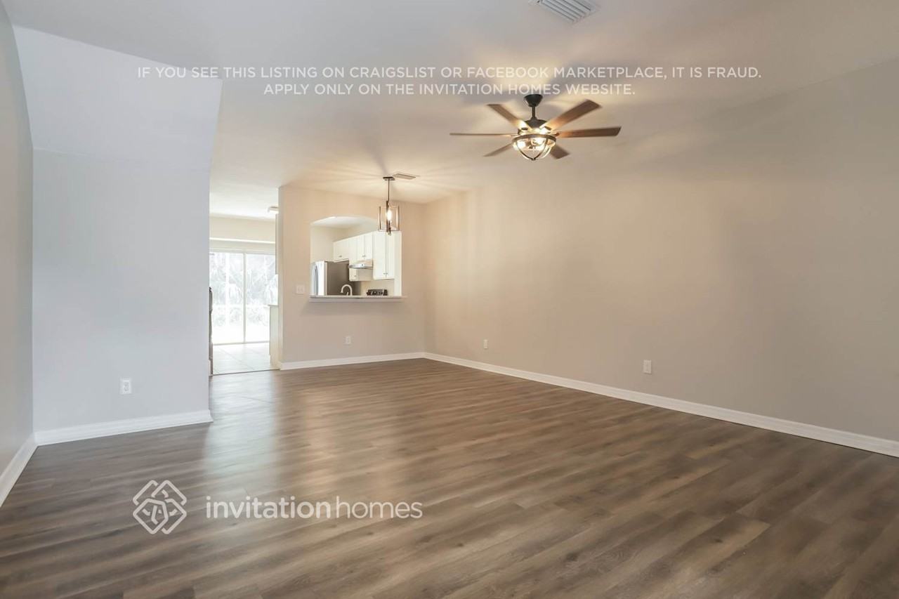 15792 Fishhawk Falls Dr - Photo 3 of 16