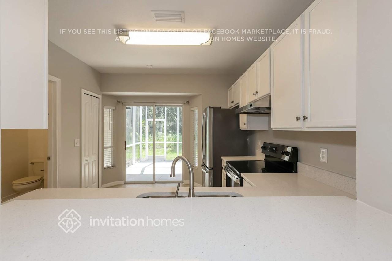 15792 Fishhawk Falls Dr - Photo 5 of 16