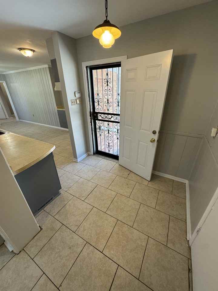 1624 Whitney Ave #1 - Photo 7 of 13