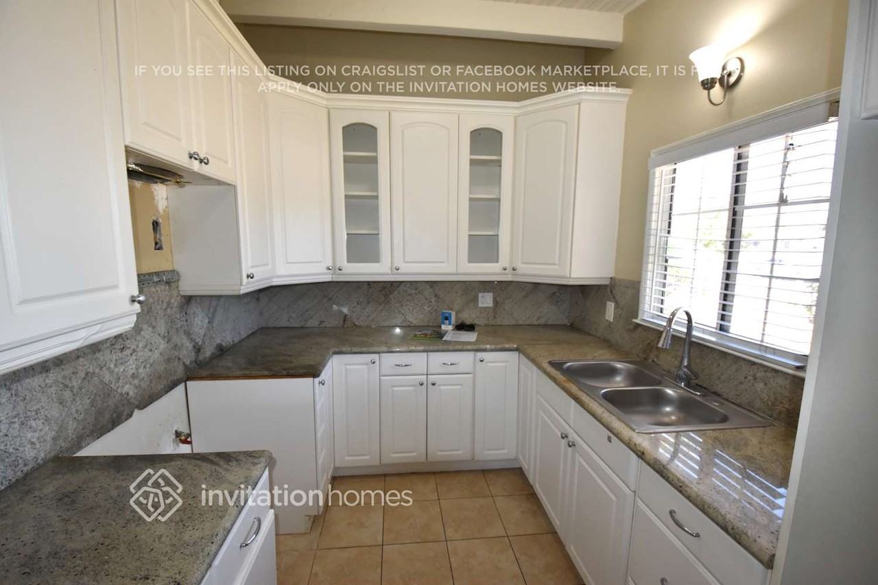 10831 Balboa Blvd - Photo 3 of 11