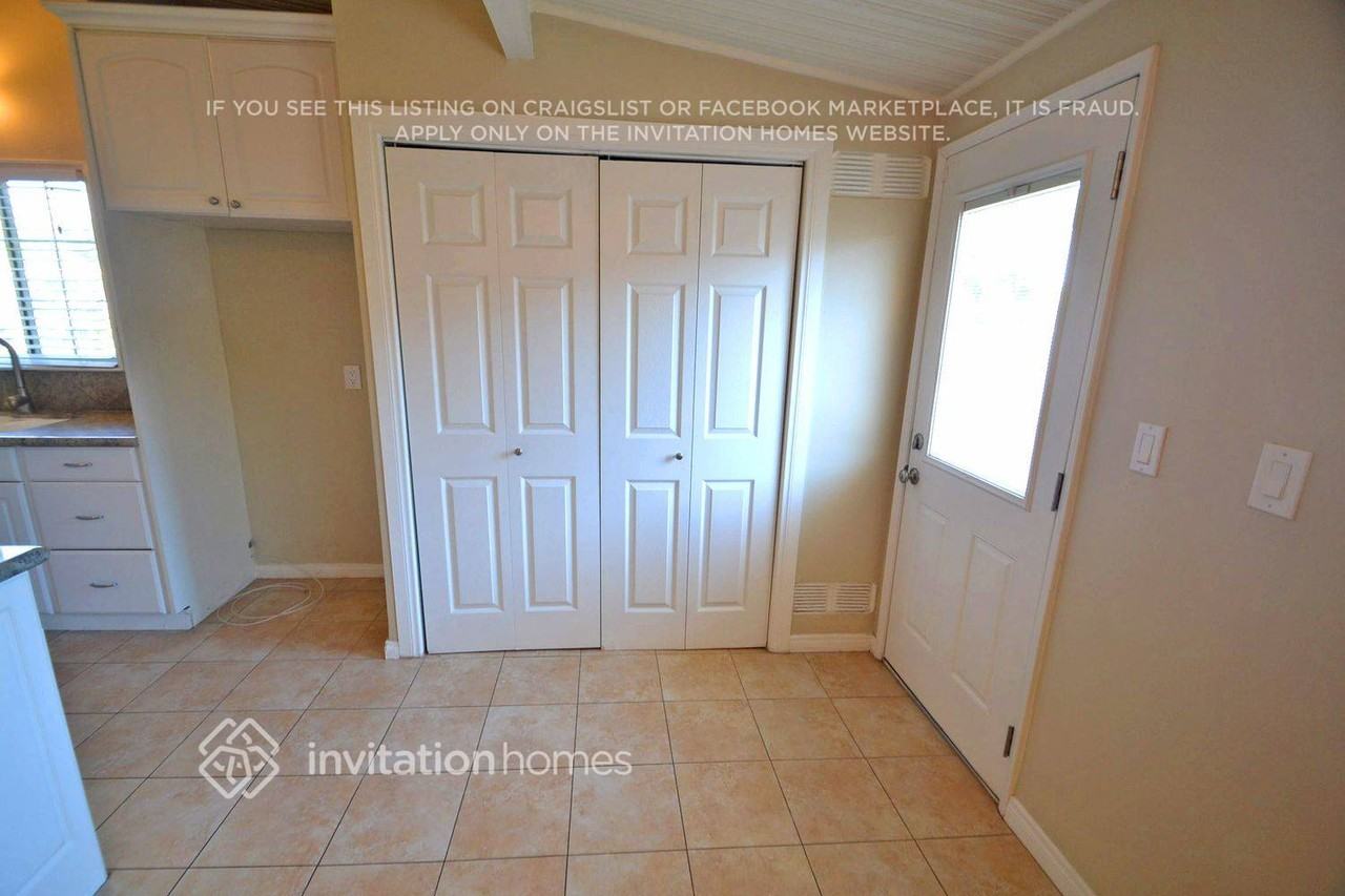 10831 Balboa Blvd - Photo 4 of 11