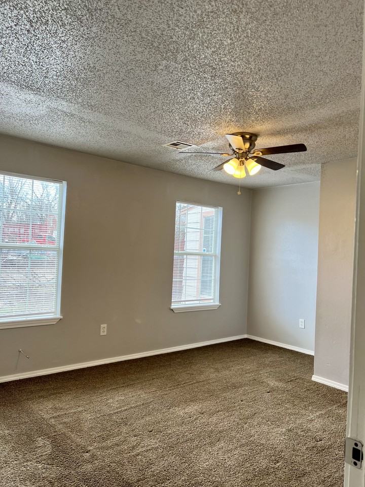 1048 N Trenton Ave #1 - Photo 6 of 33