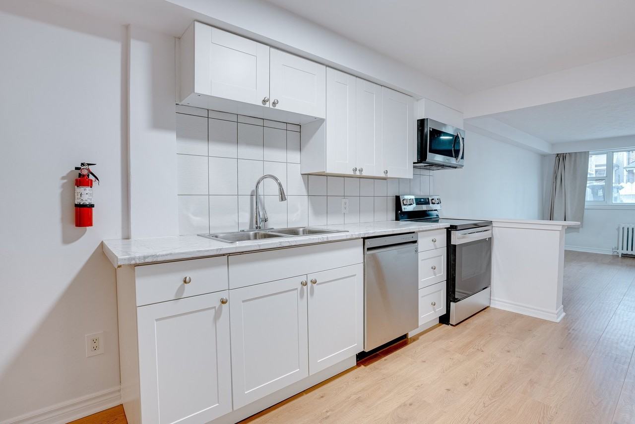 104 Gloucester Grove - Photo 3 of 7