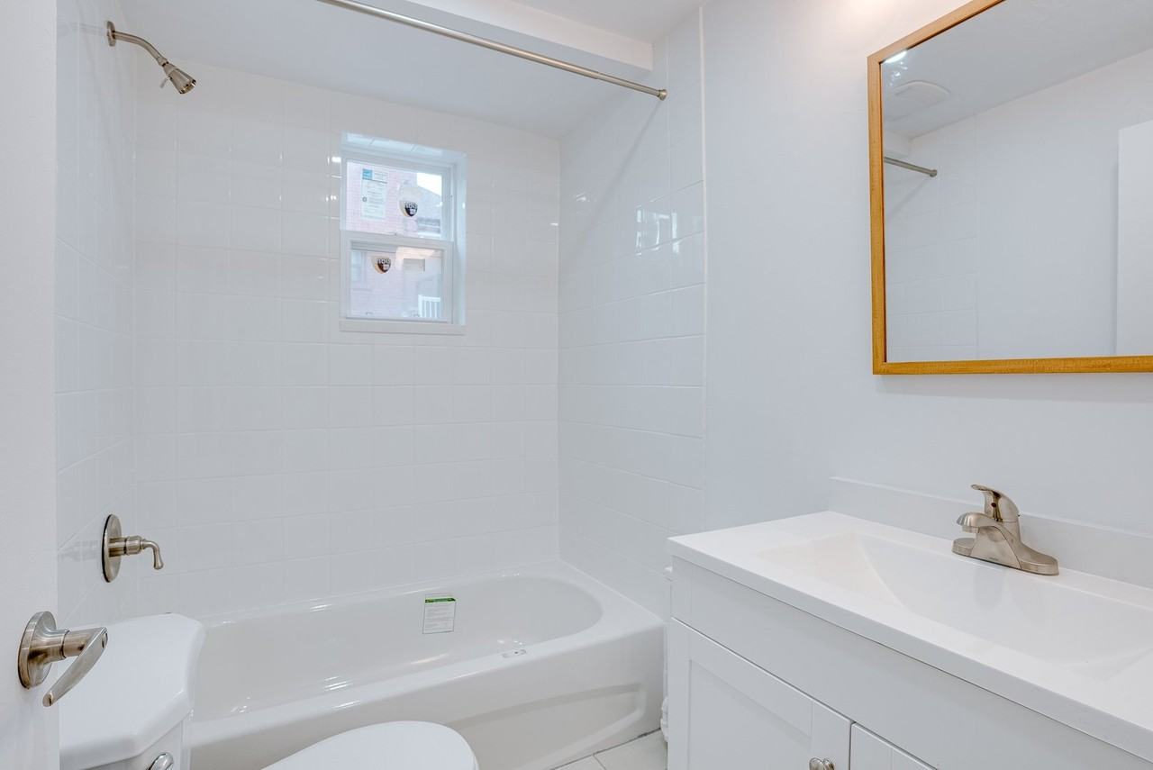 104 Gloucester Grove - Photo 4 of 7