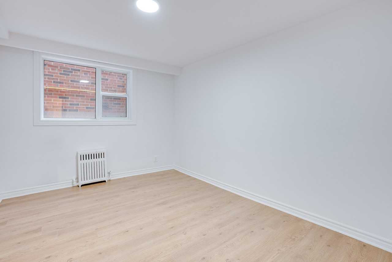 104 Gloucester Grove - Photo 5 of 7