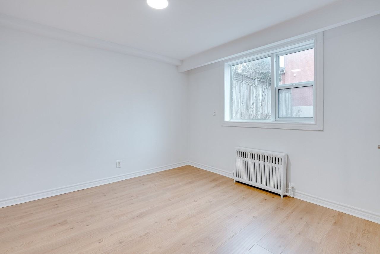 104 Gloucester Grove - Photo 6 of 7