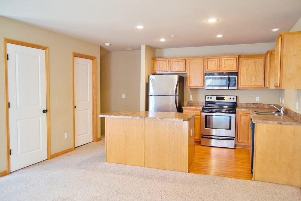 2829 W Hillshire Dr - Photo 4 of 18