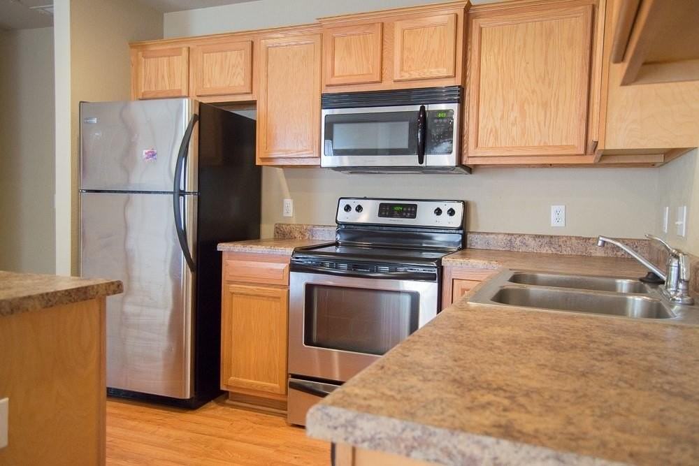 2829 W Hillshire Dr - Photo 5 of 18