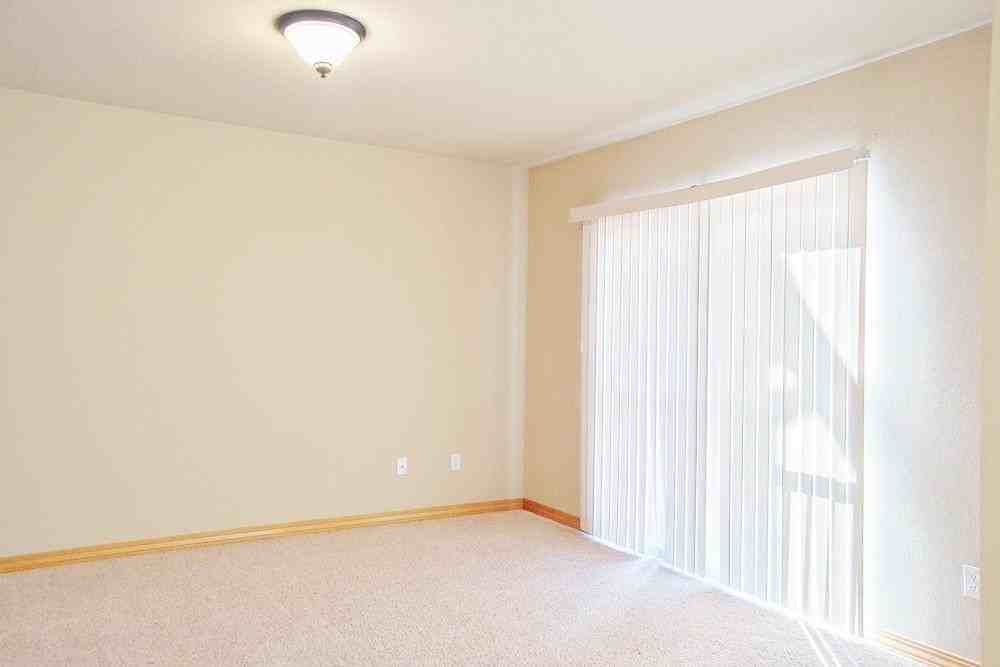 2829 W Hillshire Dr - Photo 6 of 18