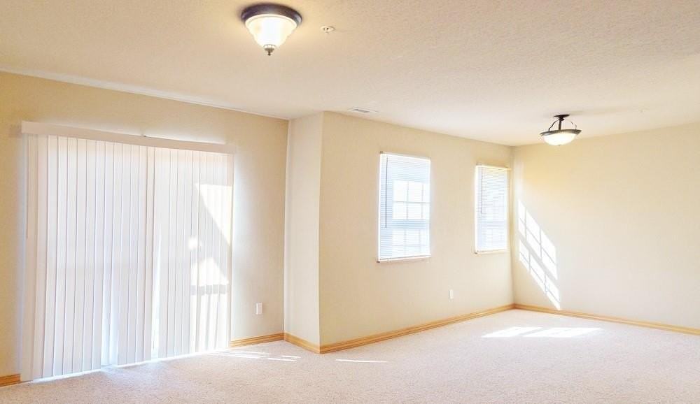 2829 W Hillshire Dr - Photo 7 of 18