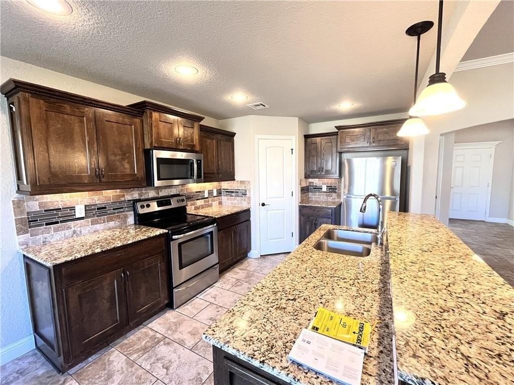 4300 Sw Limestone Ave - Photo 5 of 25