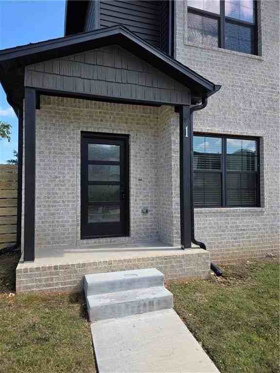 1002 N Crater Ave #1 - Photo 3 of 19