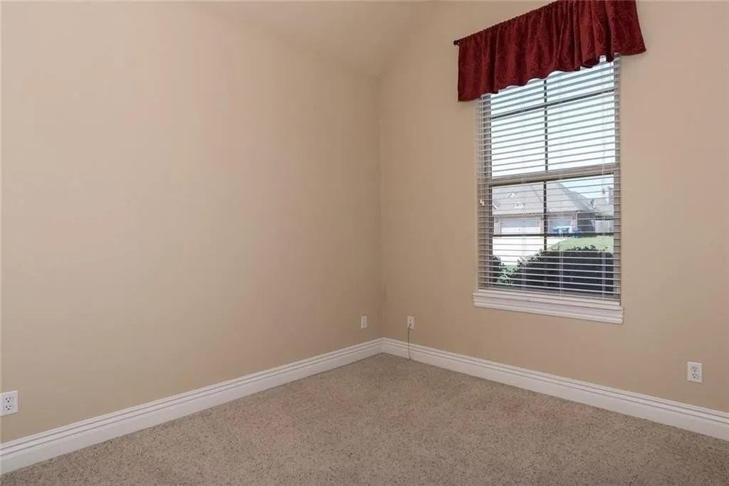 3911 Sw Sycamore St - Photo 3 of 18