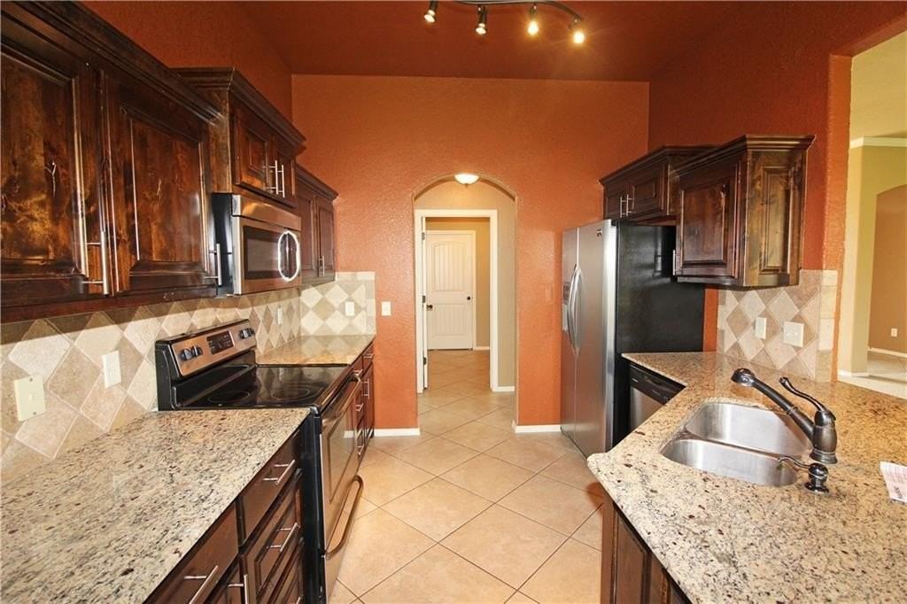 3001 Sw Woodruff St - Photo 7 of 19