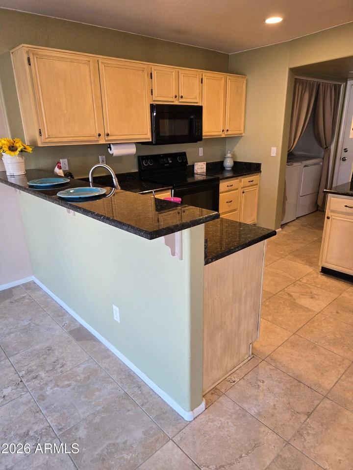 3032 E Wahalla Ln - Photo 6 of 18