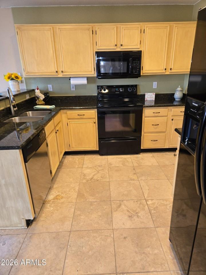 3032 E Wahalla Ln - Photo 7 of 18