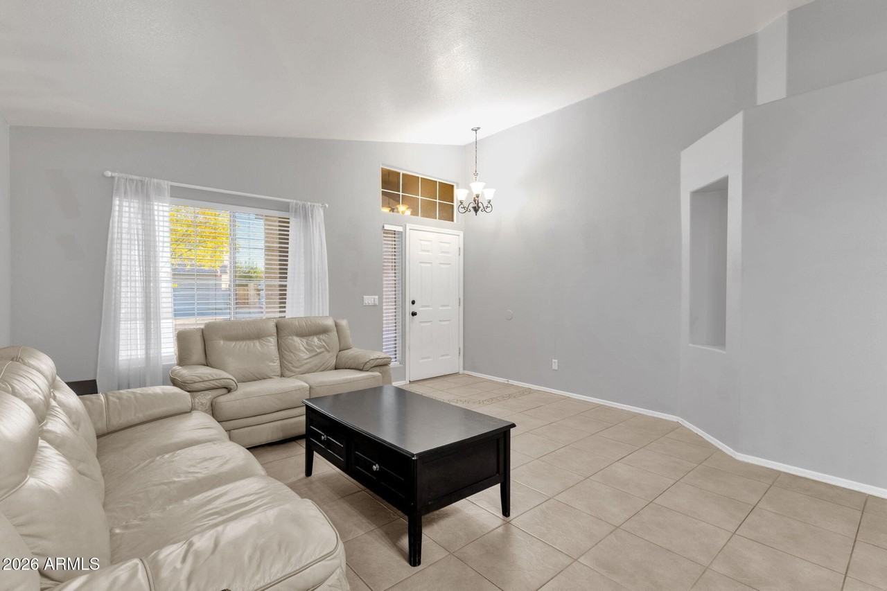 17424 N 2nd Ave - Photo 5 of 35