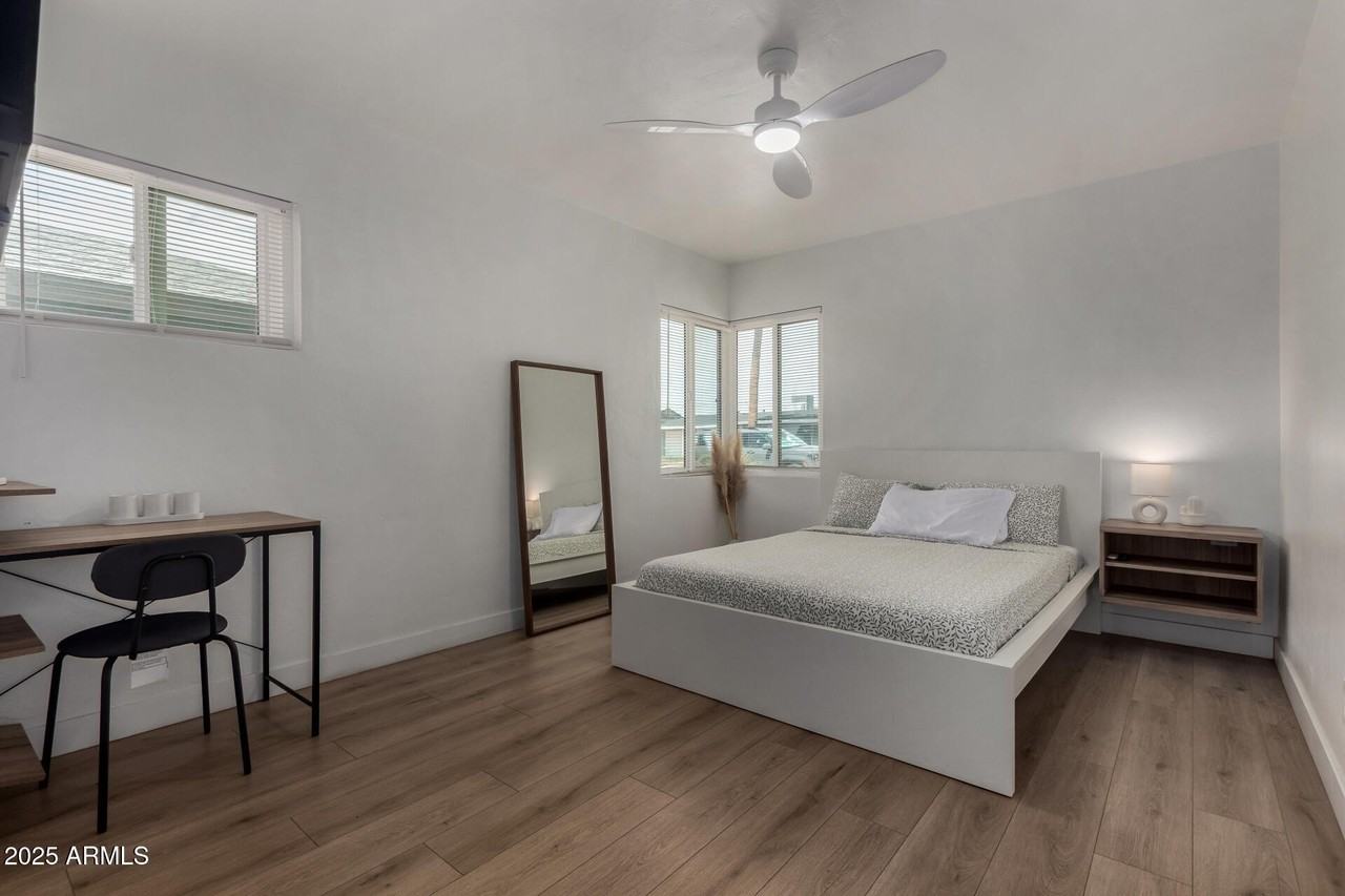 829 W Mitchell Dr - Photo 6 of 9