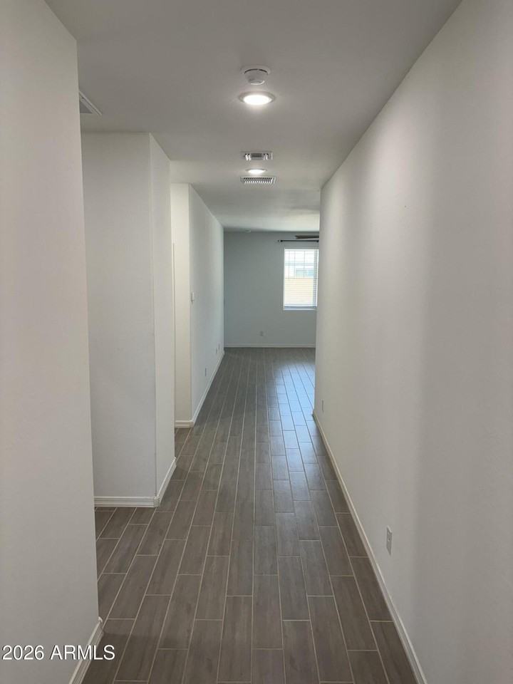 22887 E Bonanza Way - Photo 3 of 33