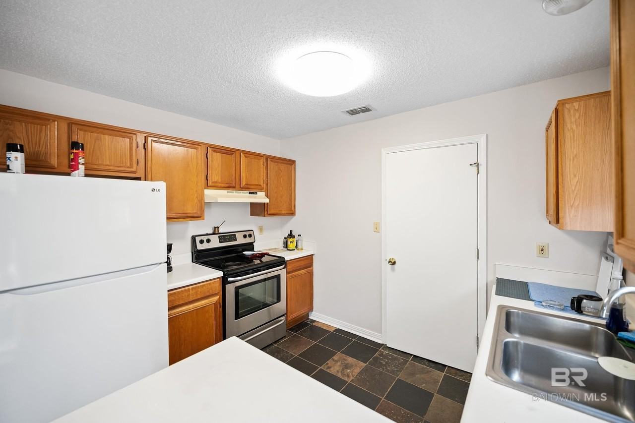 620 S Oak St - Photo 6 of 20