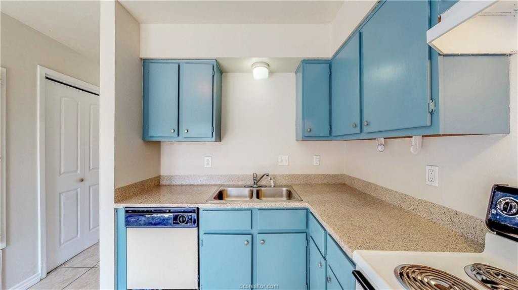 2912 Prairie Flower Cir #D - Photo 2 of 23