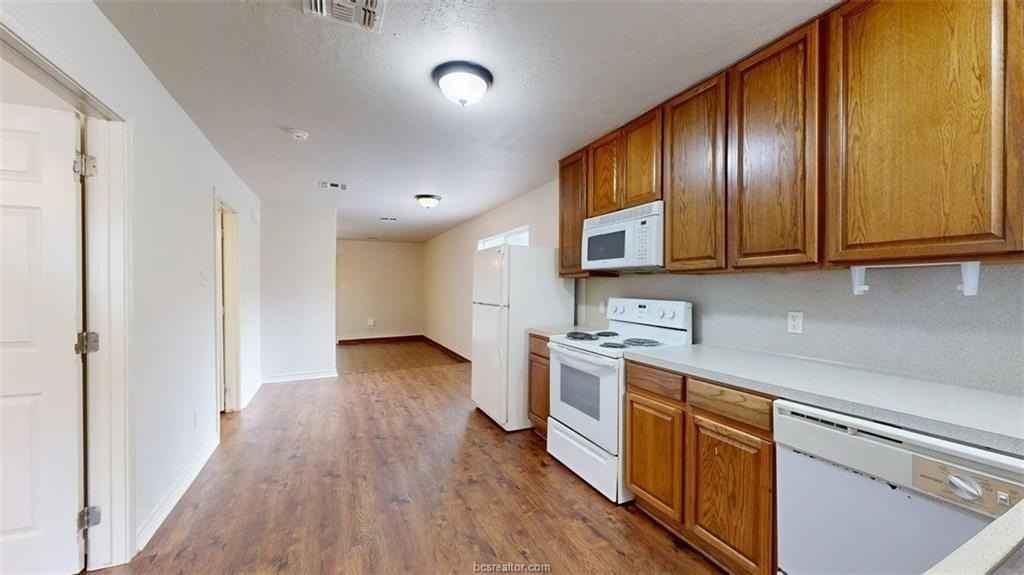 1915 Pine Tree Dr #B - Photo 2 of 23