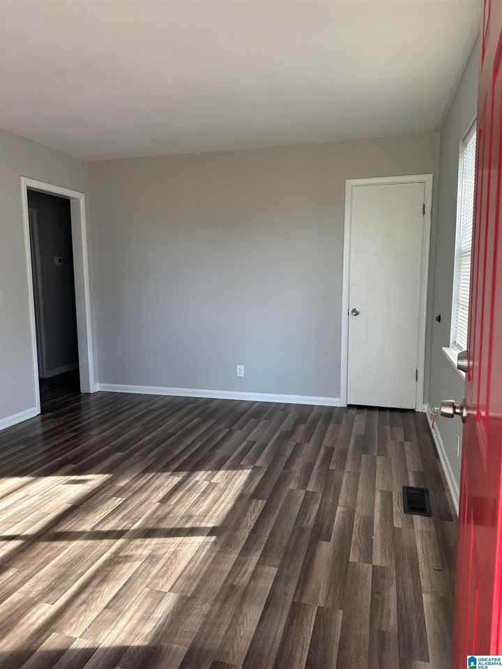 737 47th St N #B - Photo 3 of 10